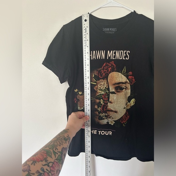 Shawn Mendes “The Tour” Band Tshirt - Picture 4 of 7